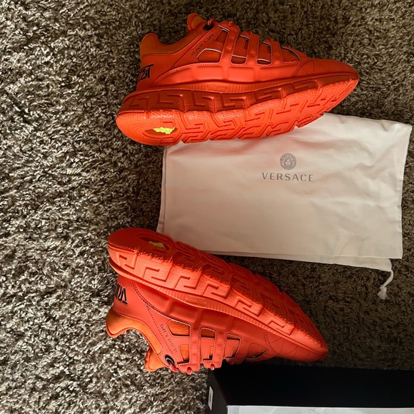 Versace - Picture 1 of 4